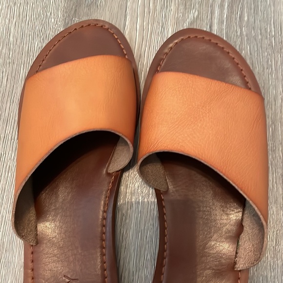 Womens Roxy Sandals size 10 - Picture 2 of 2